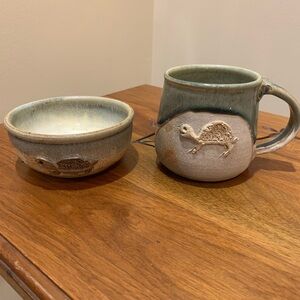 Handcrafted ceramic mug and bowl - green turtle theme